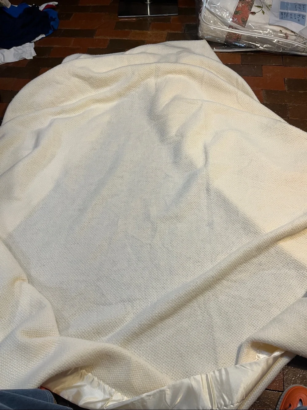 King size 105” X 97” buttery soft blanket with satin look edging 3379
